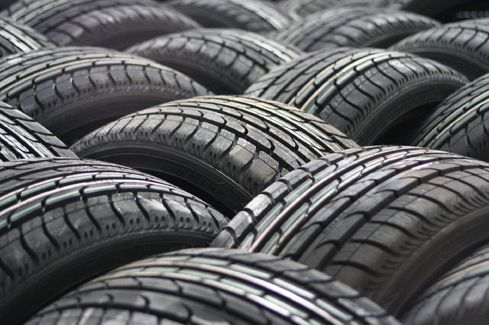 car-tyres-63928_1920.jpg